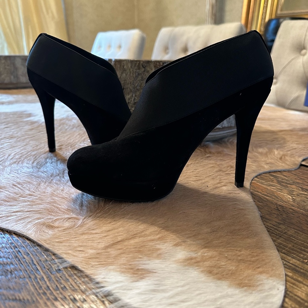 Stuart Weitzman Greatneck Platform Heels
